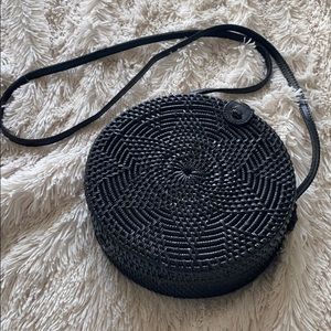 Black round rattan bag